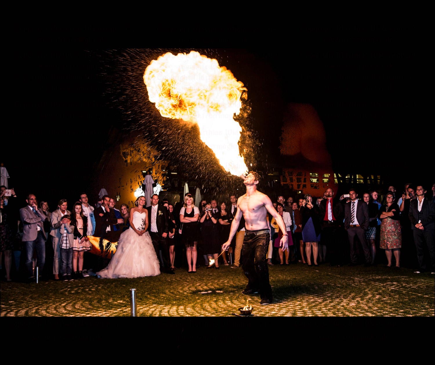 Feuershow vor begeistertem Publikum